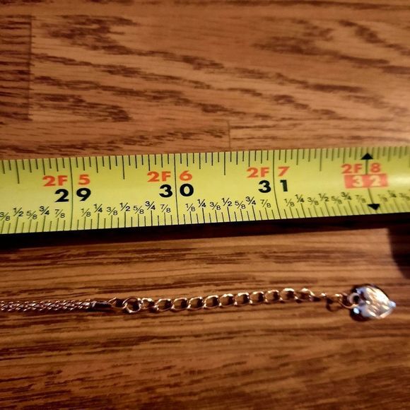 IGUANA Crystal Necklace - Picture 4 of 8